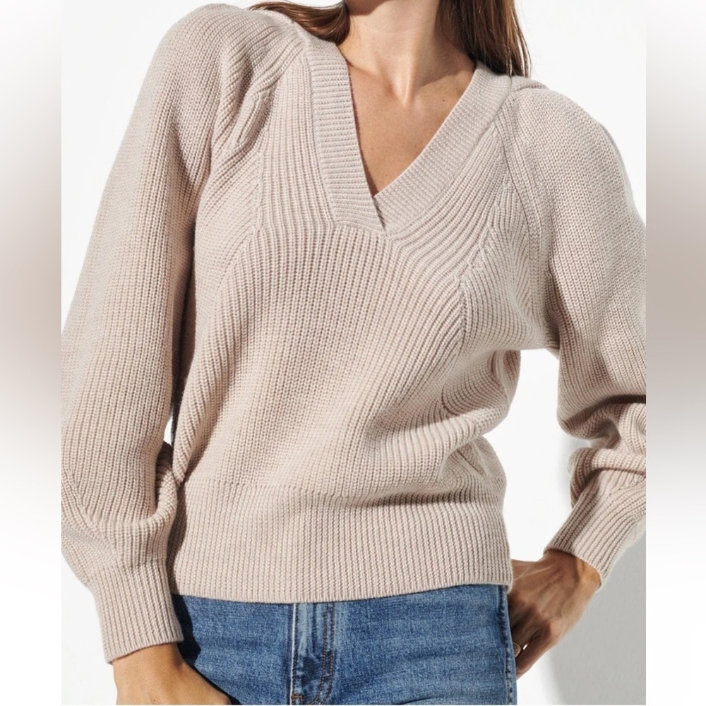 The Reset R Label | The Must Have V-Neck Sweater in Natural Size Small